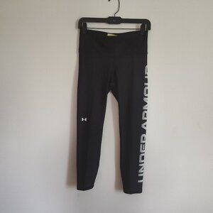 Ladies SZ M Under Armour Black Cropped Leggings